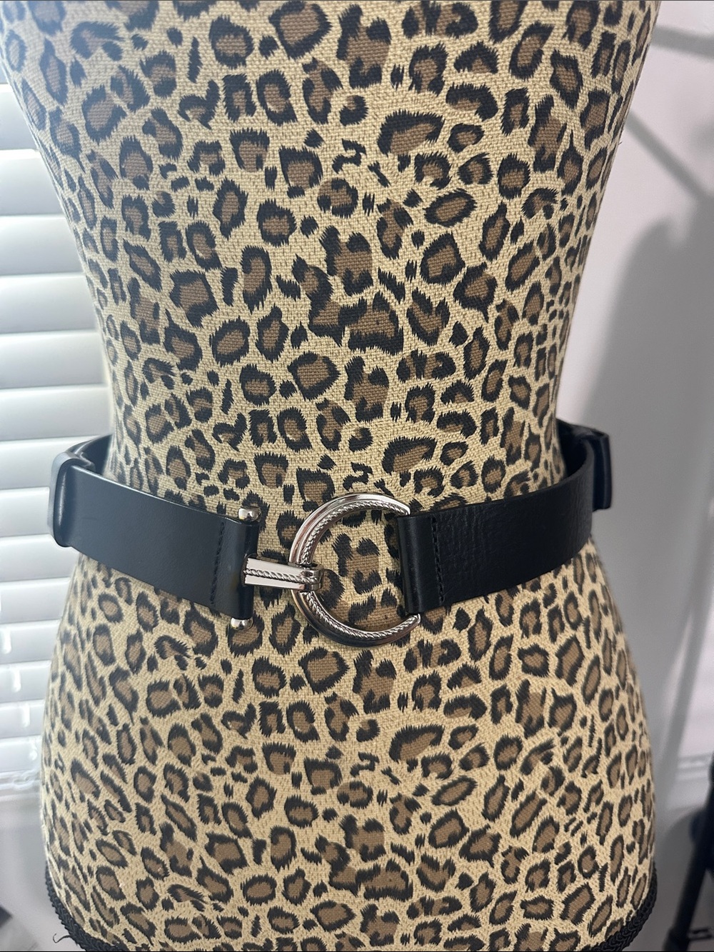 Chico’s Genuine Italian Black Leather Circle Buckle Waist Belt M/L Adjustable